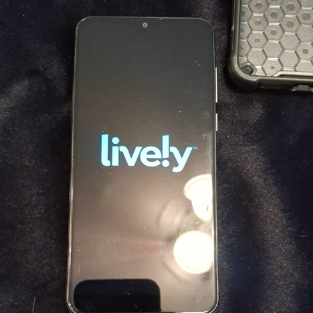 Alcatel Black Smartphone with Charger and Case - Picture 4 of 6